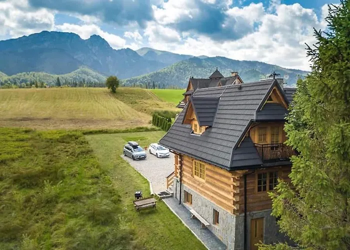 Goralskie Bacowki Z Widokiem Na Giewont